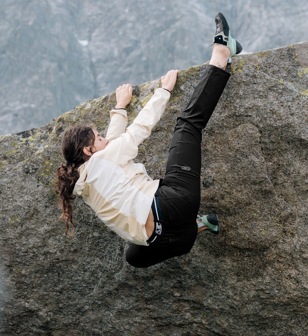 Modello professionista femminile - Pirate Black