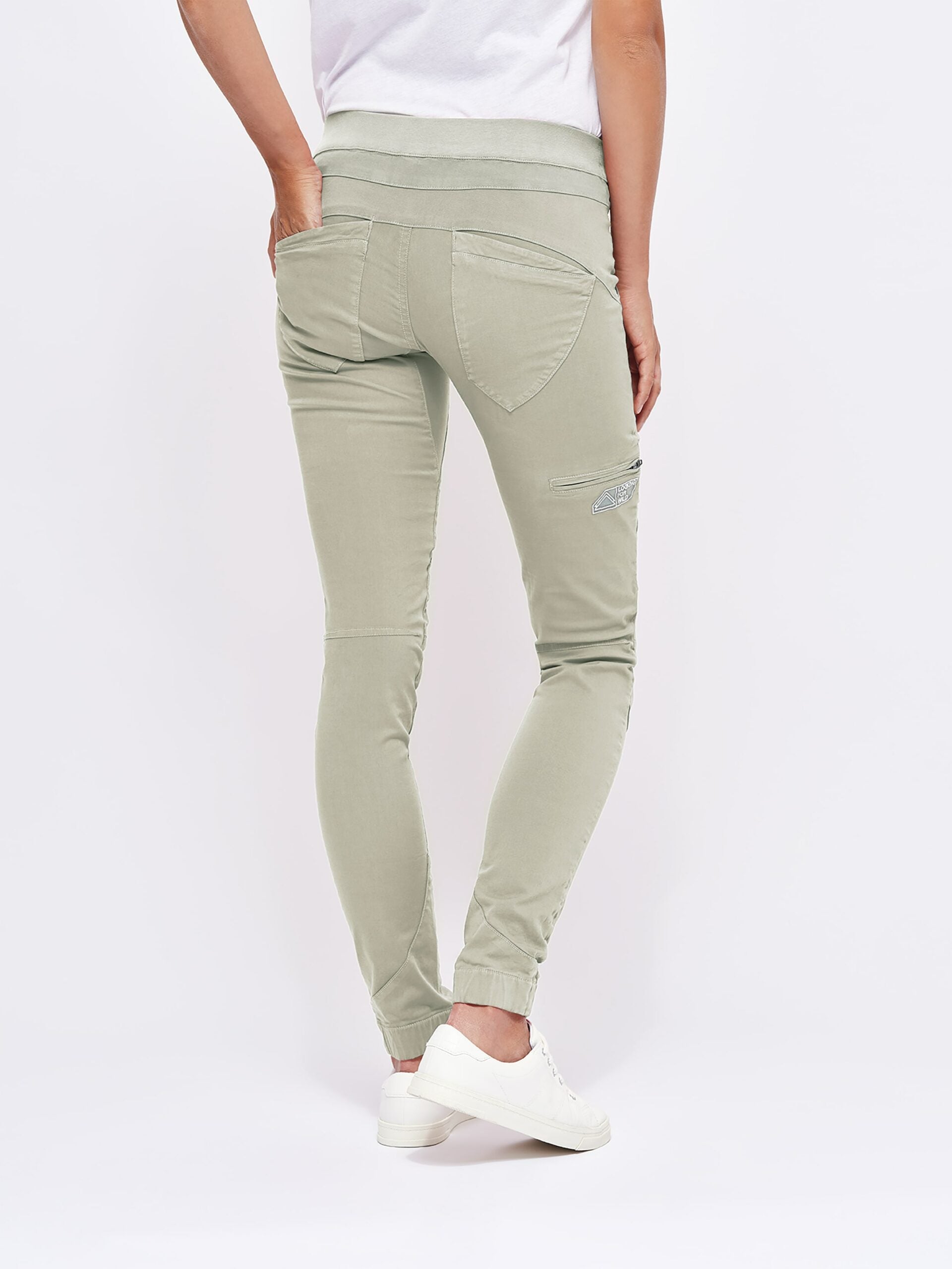 bone-white-85650-LAILA-PEAK_C-min-scaled1