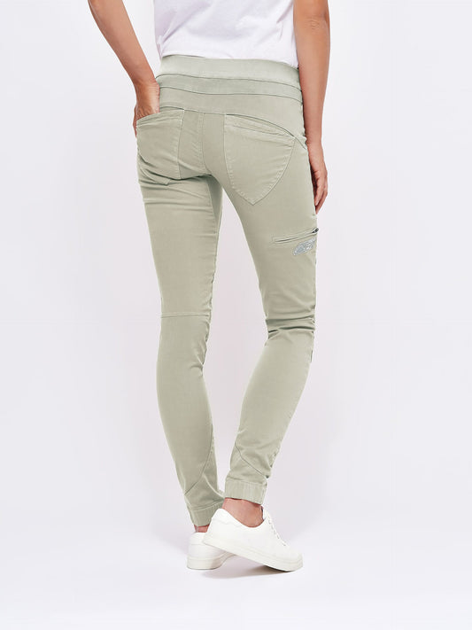 bone-white-85650-LAILA-PEAK_C-min-scaled1